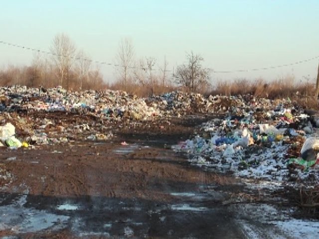 На Снятинщині місцеві мешканці нарікають на нелегальне захоронення сміття