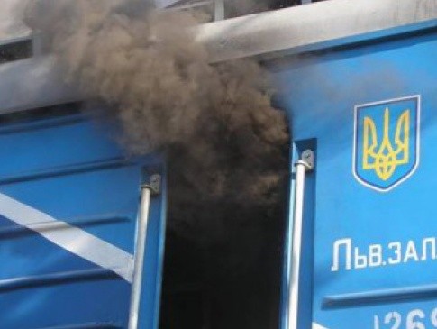 На Прикарпатті у локомотиві потяга Київ - Рахів сталося задимлення