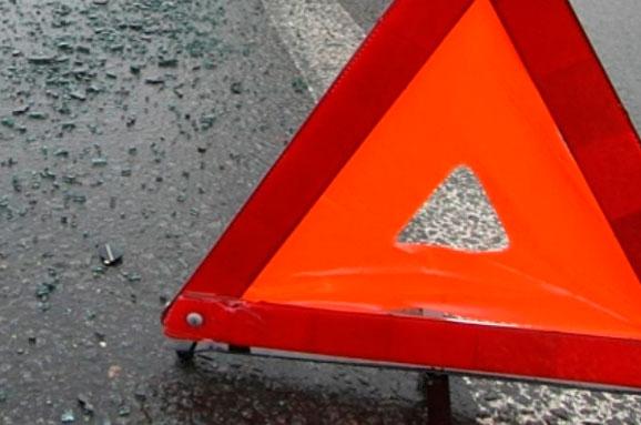 На Франківщині вантажівка влетіла в бетонну опору, водій загинув