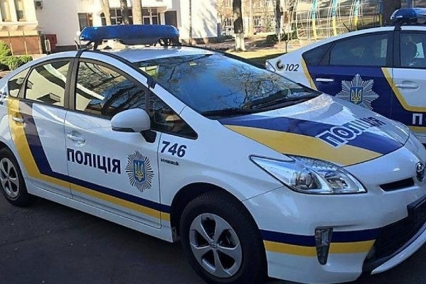 Коли дорога кожна секунда: на Франківщині патрульні довезли дівчинку до лікарні, бо довго не їхала