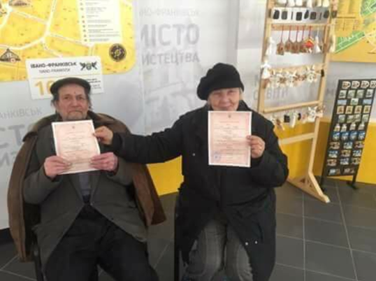 Йому - 97, їй - 64: на Франківщині побралася незвична пара. ФОТО