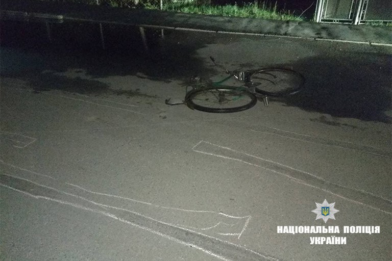На Франківщині водій збив велосипедиста і втік