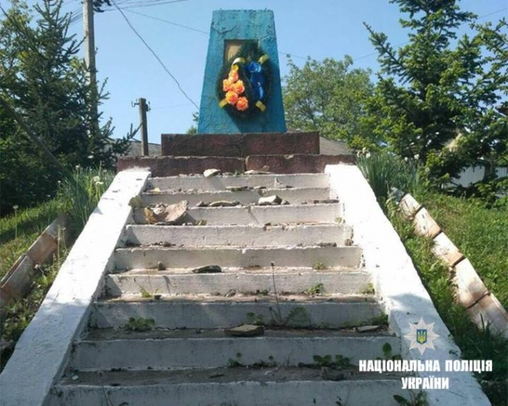 На Івано-Франківщині чоловік понівечив бюст Шевченка