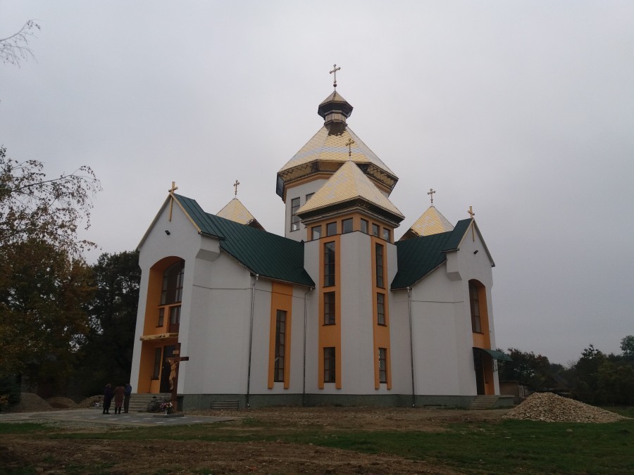 На Прикарпатті відбулося освячення нового храму. ФОТОФАКТ