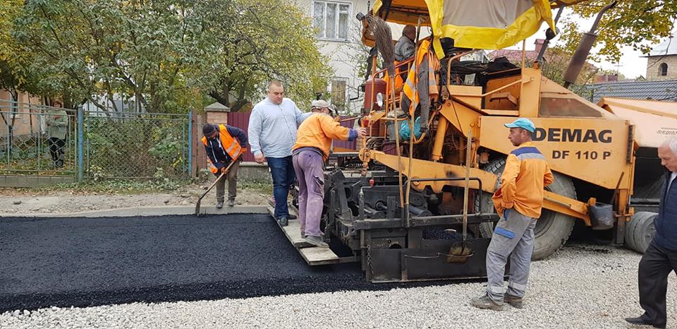 У Коломиї капітально ремонтують вул. Моцарта. ФОТОФАКТ