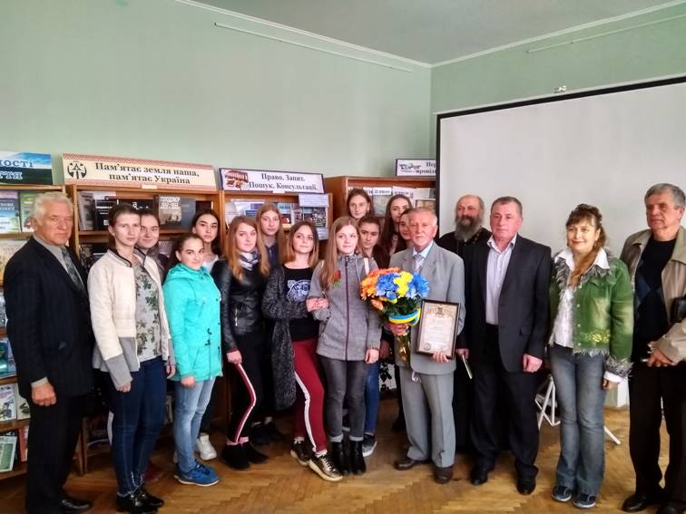 В Коломийській бібліотеці відбулася зустріч з творчістю Івана Григорчука. ФОТО