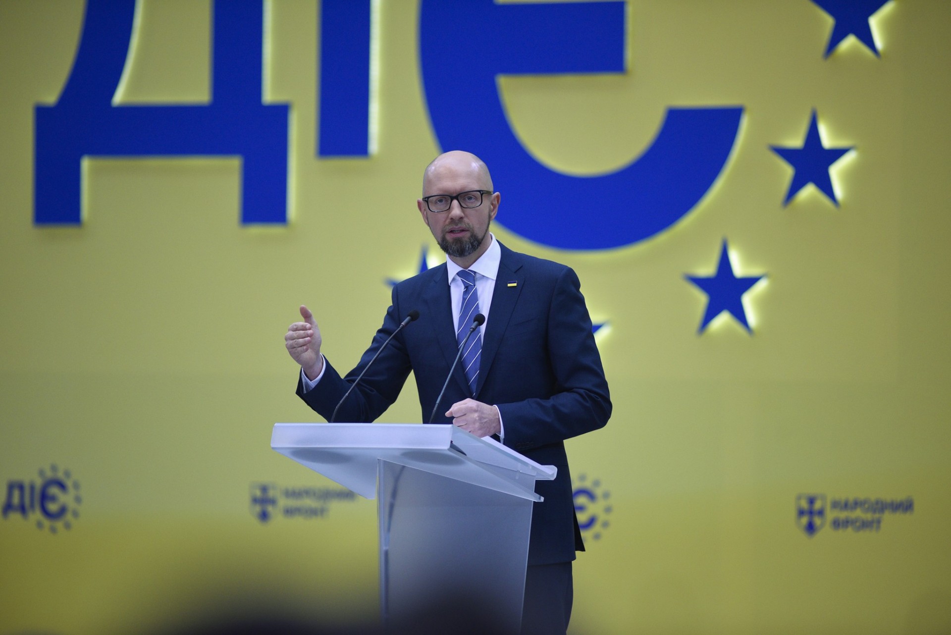 Обіцянки більшості кандидатів у президенти – це новий більшовизм, - Яценюк