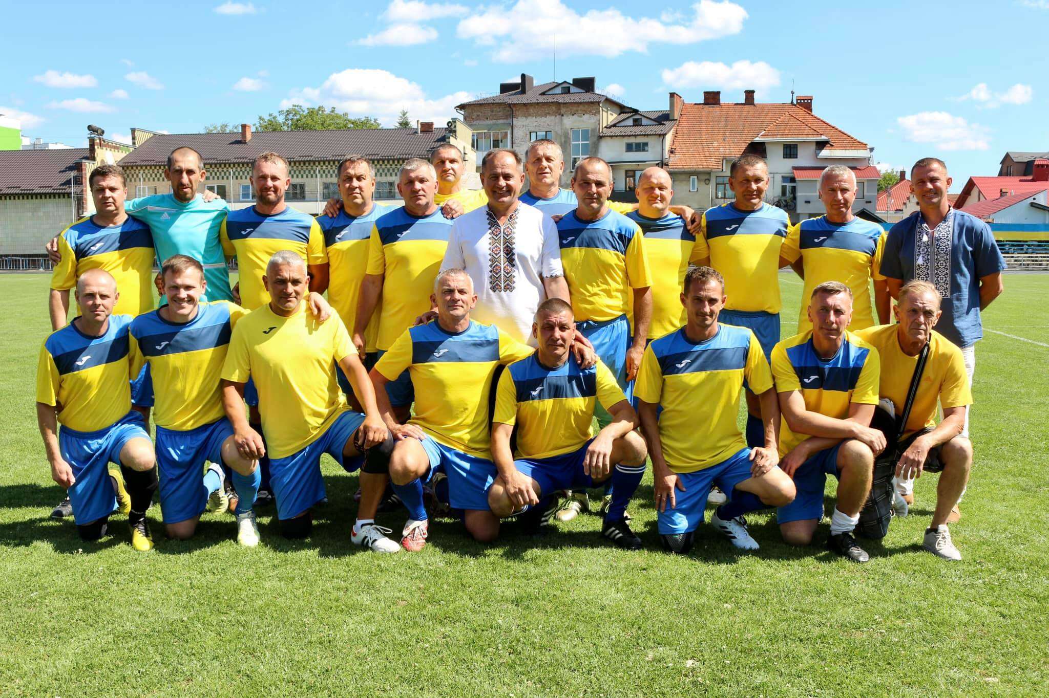 Легенди українського футболу зіграли товариський матч у Коломиї ФОТОРЕПОРТАЖ