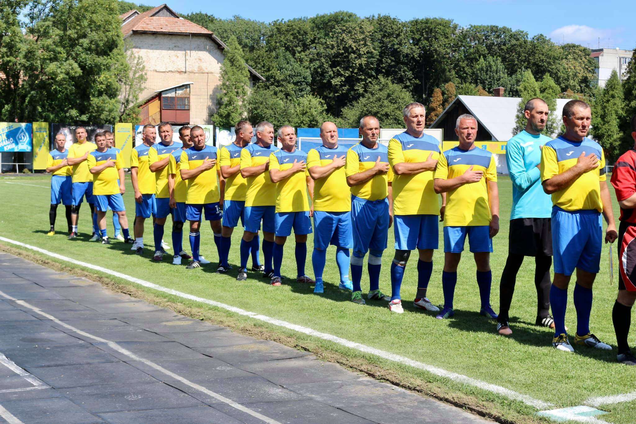 Легенди українського футболу зіграли товариський матч у Коломиї ФОТОРЕПОРТАЖ