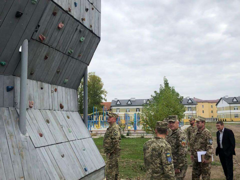 У розташуванні 10-ї ОГШБр перебували Головнокомандувач Збройних Сил України та командувач Сухопутних військ ЗСУ ФОТО