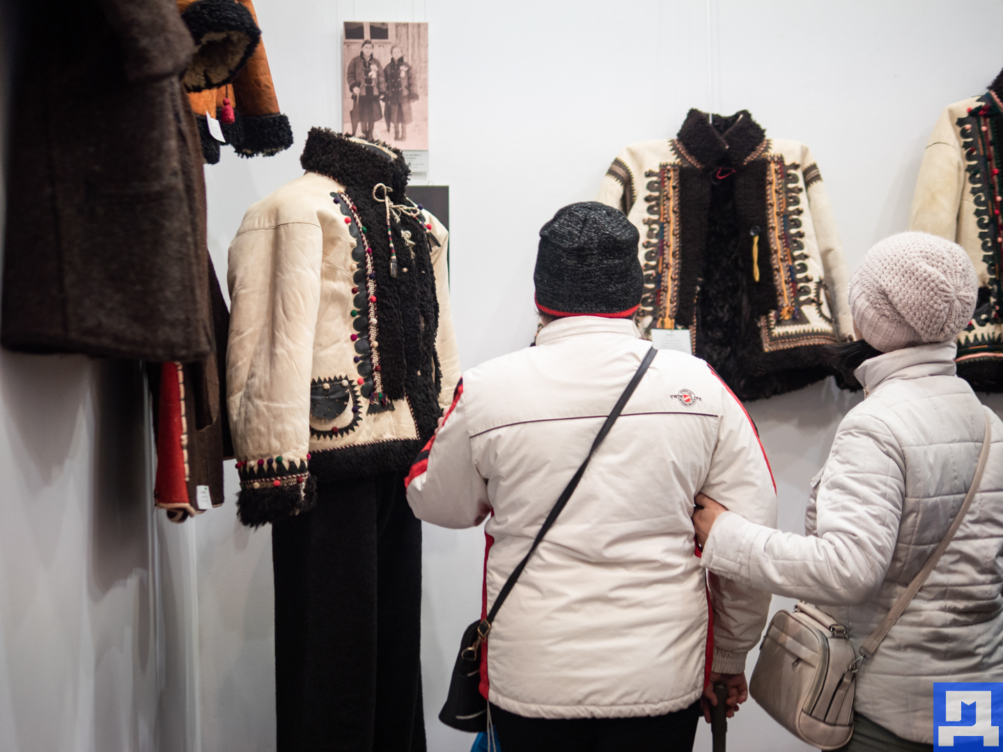 У Коломиї відкрили виставку одягу середини 20 століття (фоторепортаж)