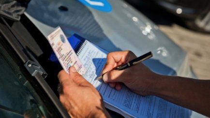 У Коломиї засудили водія, який їздив з підробленим посвідченням, купленим на Торговиці